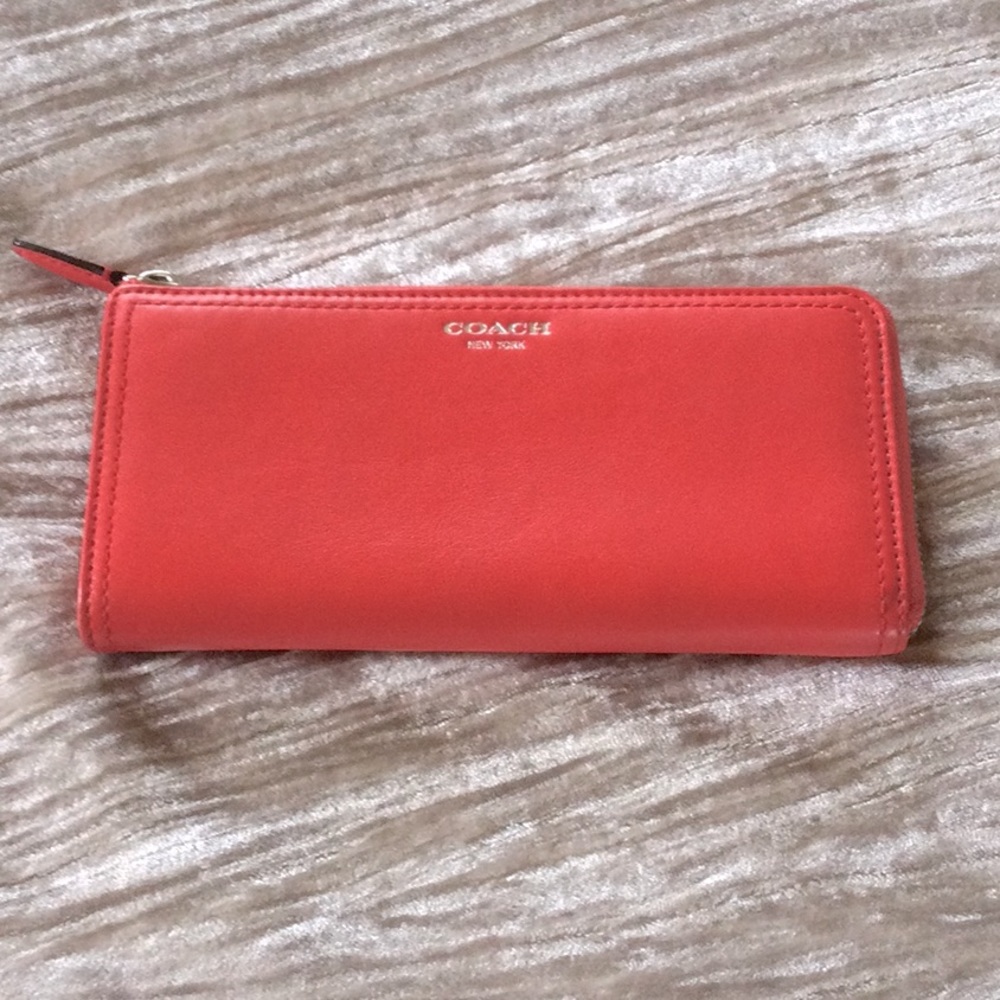 Coach leather wallet. Excellent condition
